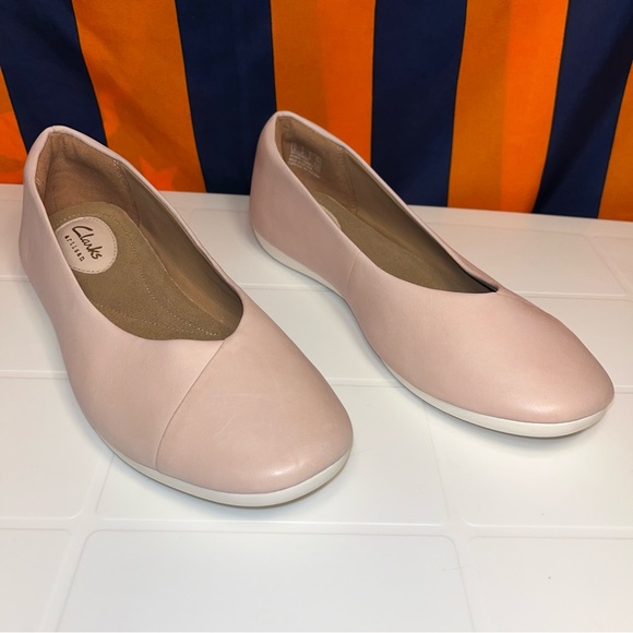 New no box Clarks Artisan Leather Slip-ons Feature Fest flat shoes women size 9M - Picture 2 of 7